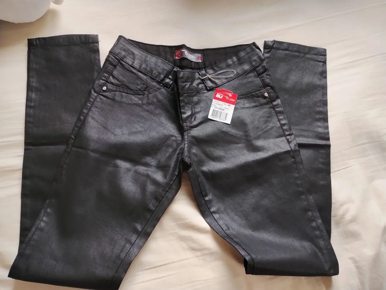 Calça Jeans tipo Couro Razon Nova  - Foto 3