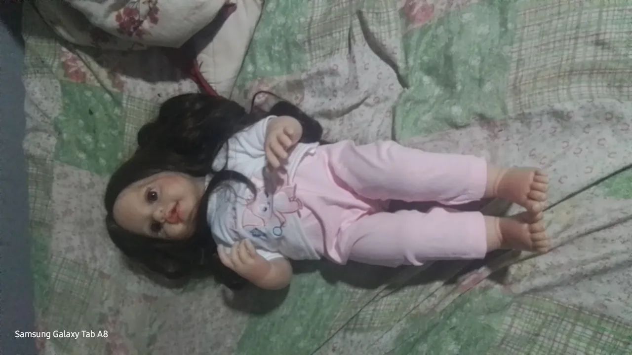 BONECA BEBÊ REBORN COM CORPINHO TODO EM VINIL  - Foto 2