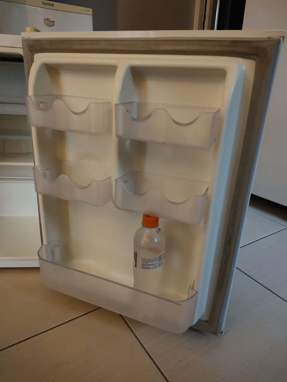 Frigobar Eletrolux RE80 - Foto 4