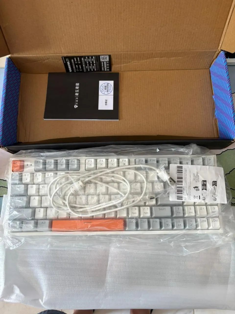 Teclado Mecânico 75% TKL 3 modos ( cabo, wifi e bluetooth)