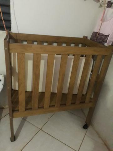 Berço pequeno incluindo o colchão