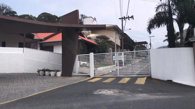 Casa com 3/4 em condomínio Aririba Balneário Camboriú sc