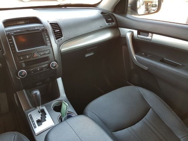 7 lugares Sorento! Versão top na cor branca! Pneus Novos! - Foto 14