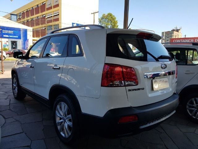 7 lugares Sorento! Versão top na cor branca! Pneus Novos! - Foto 4