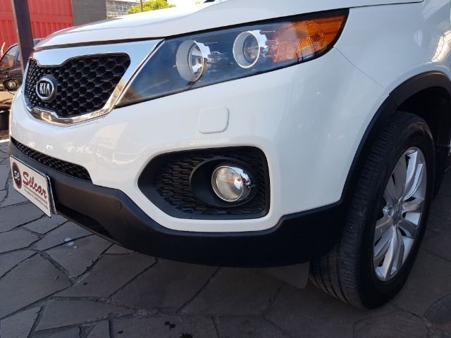 7 lugares Sorento! Versão top na cor branca! Pneus Novos! - Foto 6