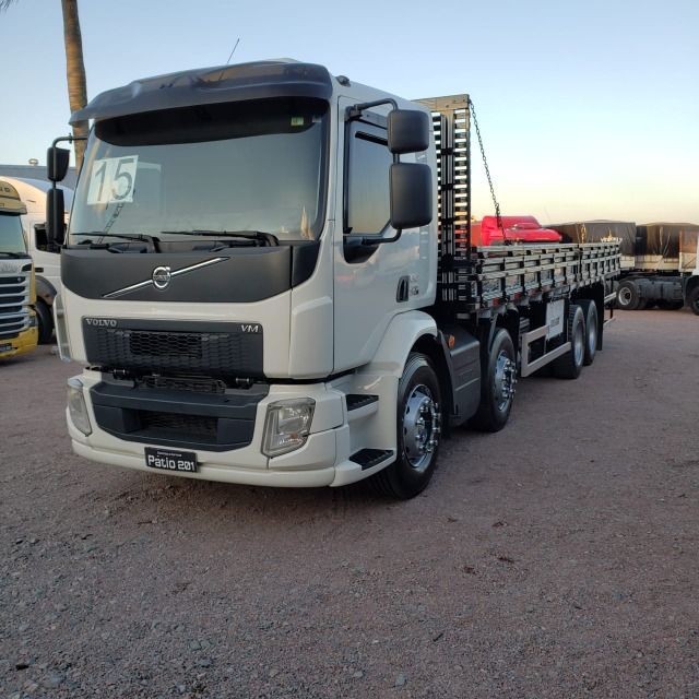 Caminhão Volvo VM330 Bitruck 2015 8x2 i- Shift Carroceria Aberta Ar condicionado bitruque - Foto 4