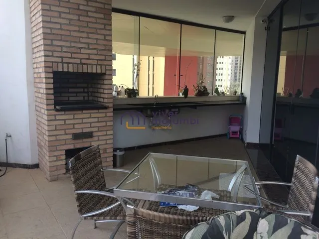 Encantador com piscina e churrasqueira na varanda