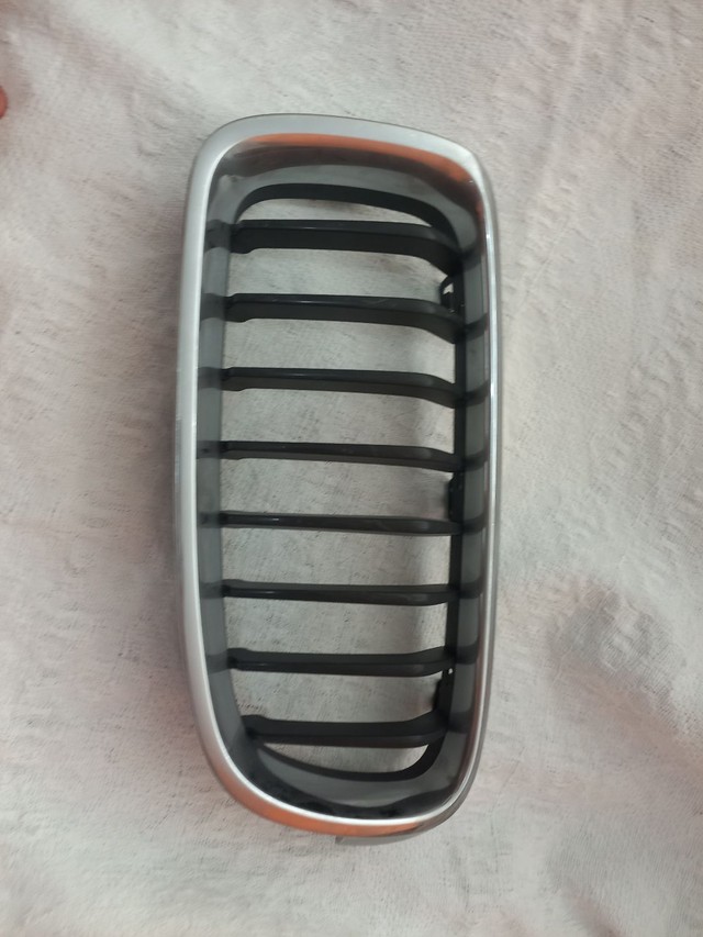 Grade frontal BMW 320i 2012/15 esquerdo  - Foto 2