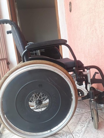 Cadeira de rodas. Ortobras/unicon