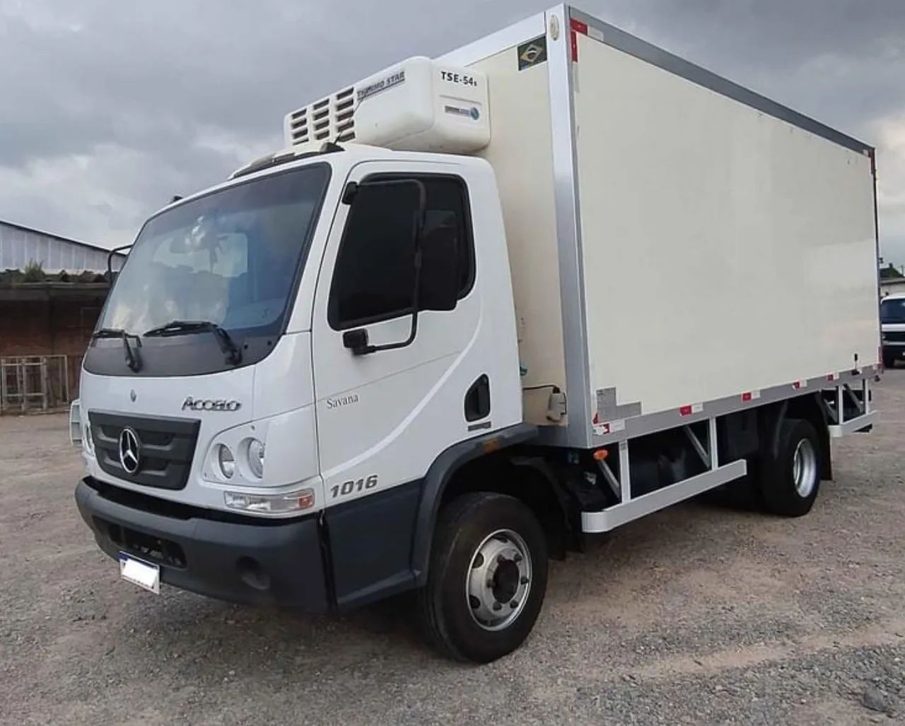 Caminhão Mb Accelo 1016  Baú Refrigerado  - Foto 2