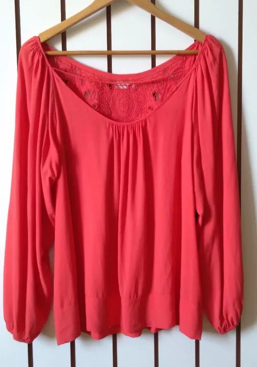 Blusa feminina vermelha com renda mangas longas e bufantes - Foto 3