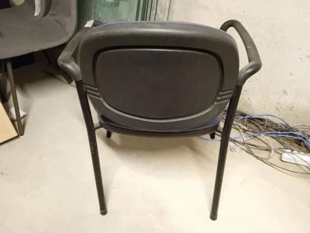 Cadeira de escritório estofada c/ braços em Couro Ecológico / Aço Azul - Foto 4