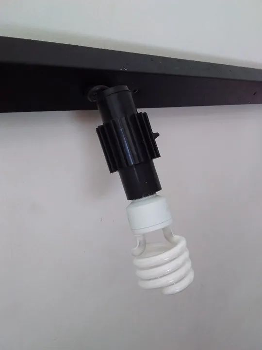 Trilho barra de iluminação com 4 spots direcionáveis - Foto 2