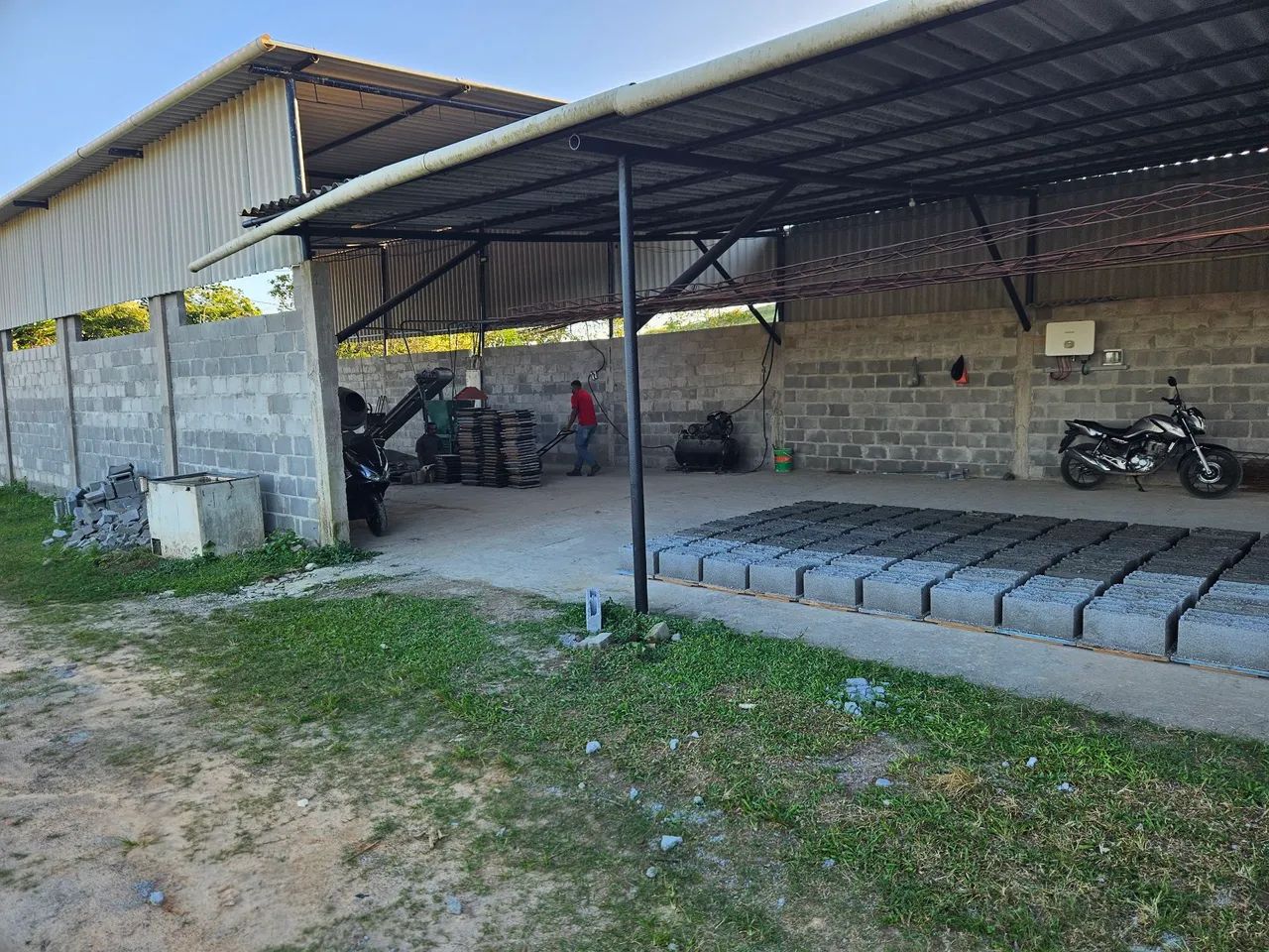 Bloco de Concreto Prensado - R$ 2,80                          