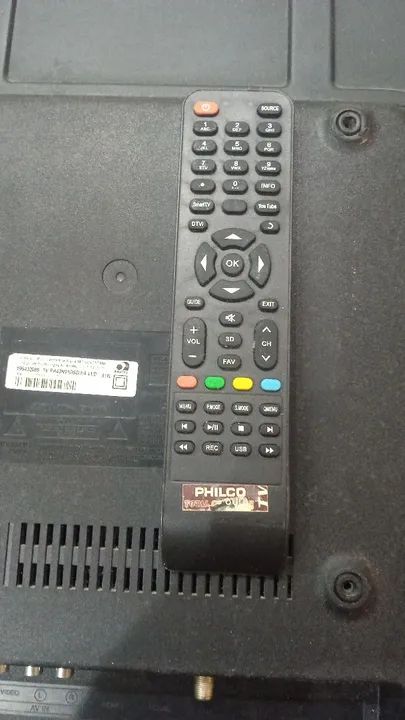 TV Philco com controle remoto