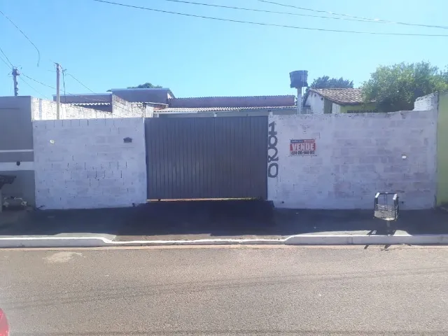 Casa Zé Pereira, sendo 1 quartos, sala, cozinha, banheiro, varanda e quintal. Asfalto