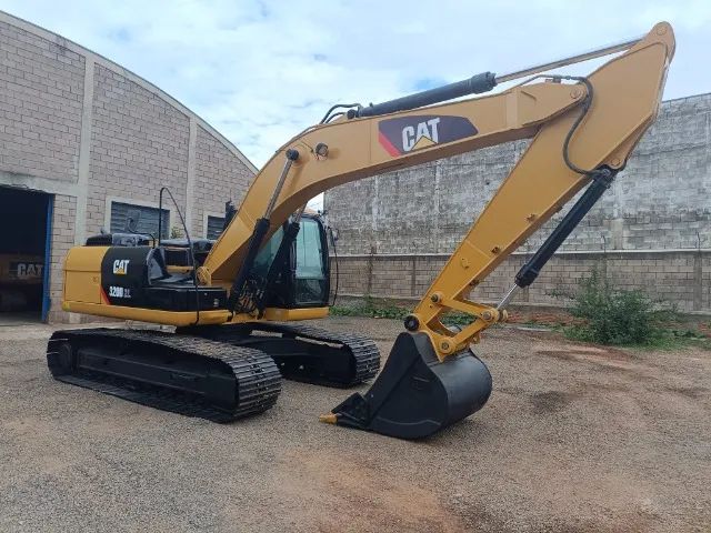 ESCAVADEIRA CATERPILLAR MODELO 320D2L ANO 2016 - Foto 2
