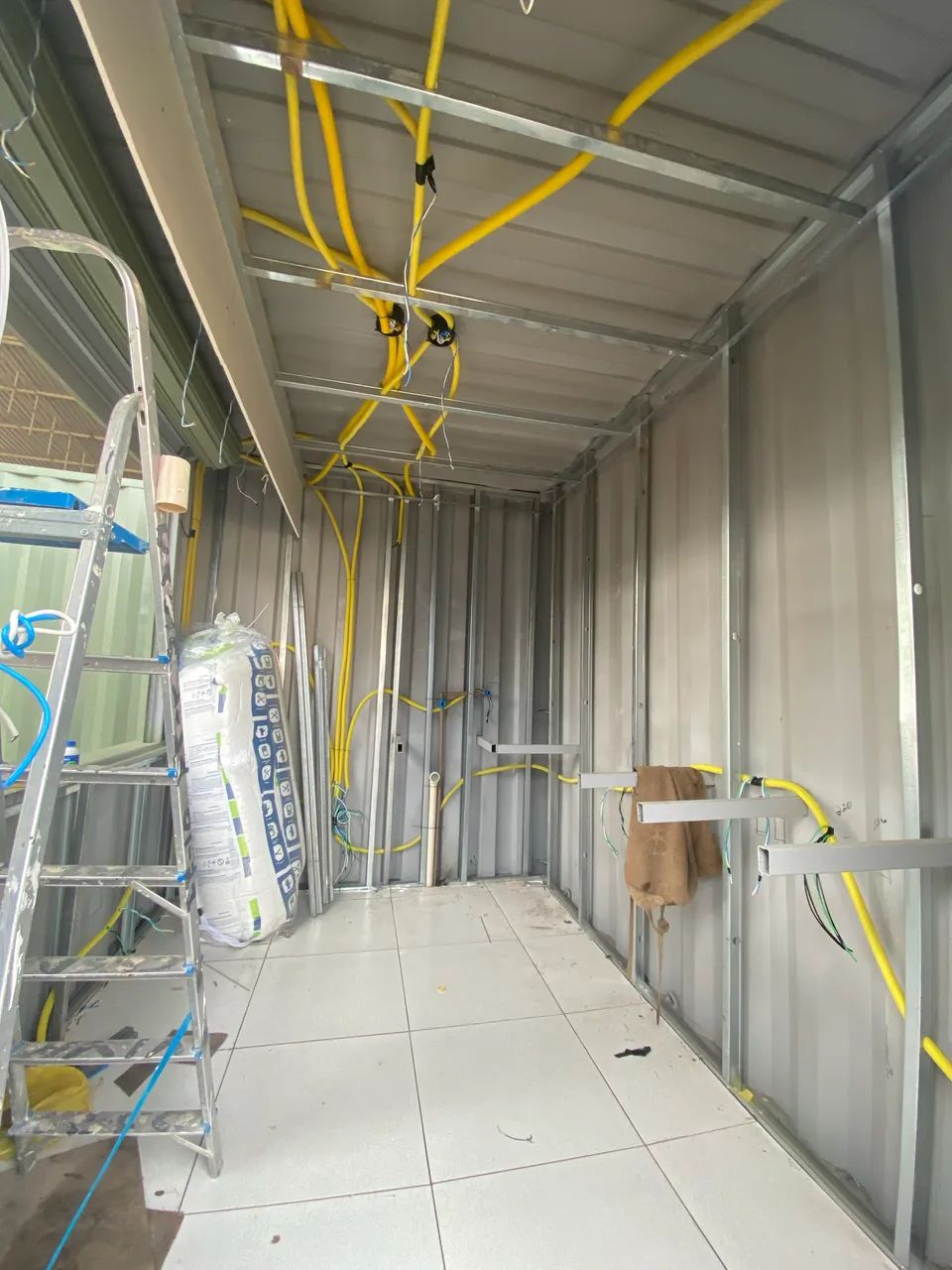 Container pronto para loja medindo 3m  - Foto 4