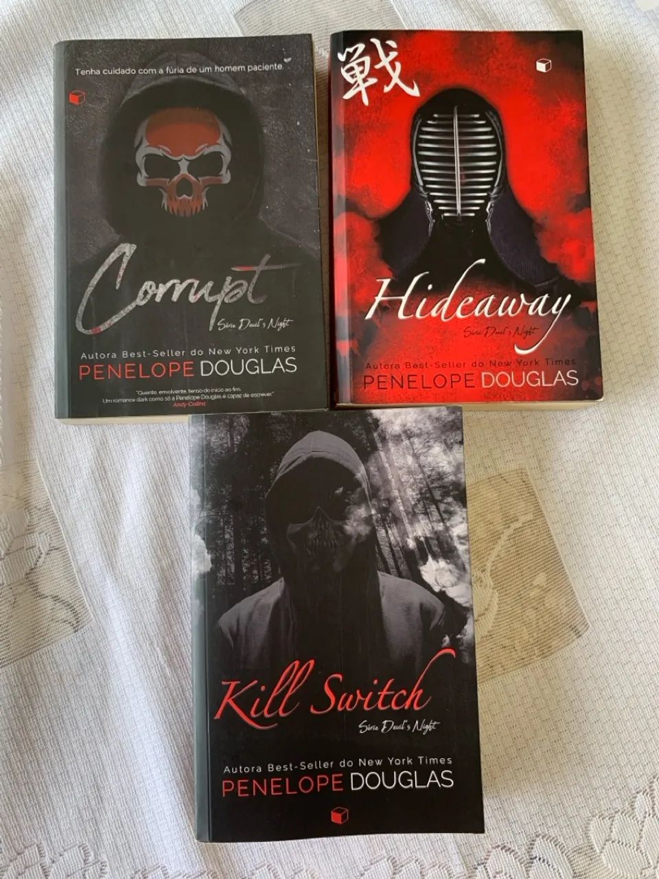 Livros: Corrupt, Hideaway e Kill Switch - Série Devils Night- Penelope Douglas 
