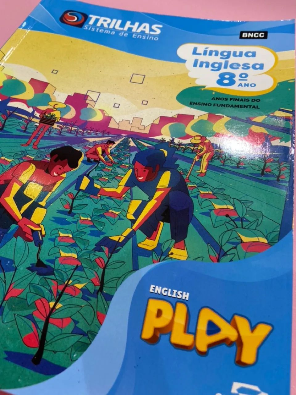 Livro Didático Língua Inglesa 8º Ano - Trilhas novo sem uso  - Foto 3