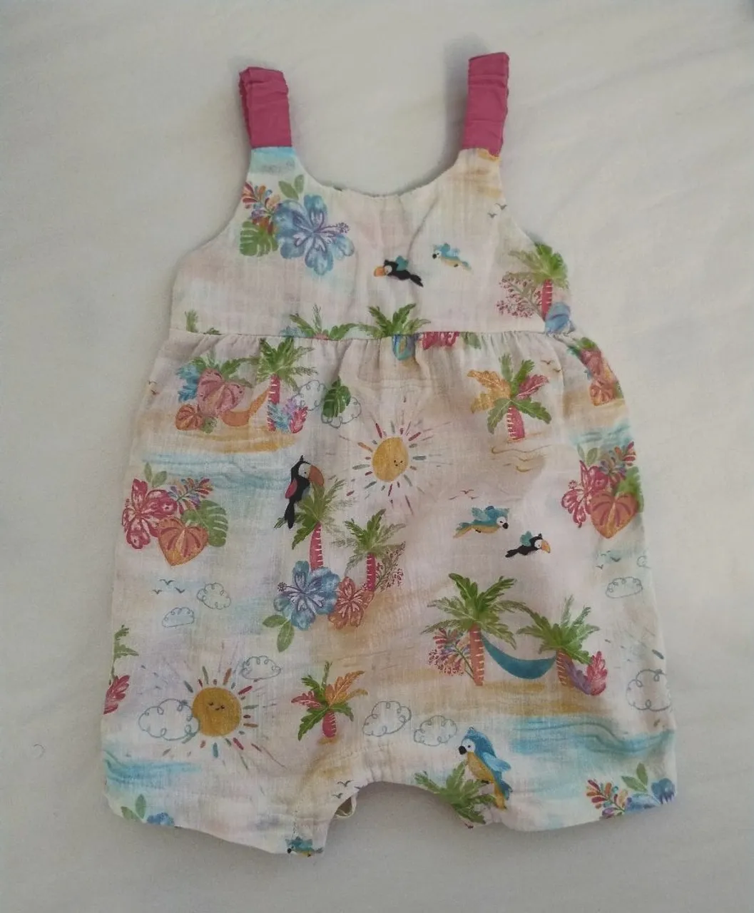 Macacão regata Baby Way de bebê com estampa tropical - Tam 3-6 meses