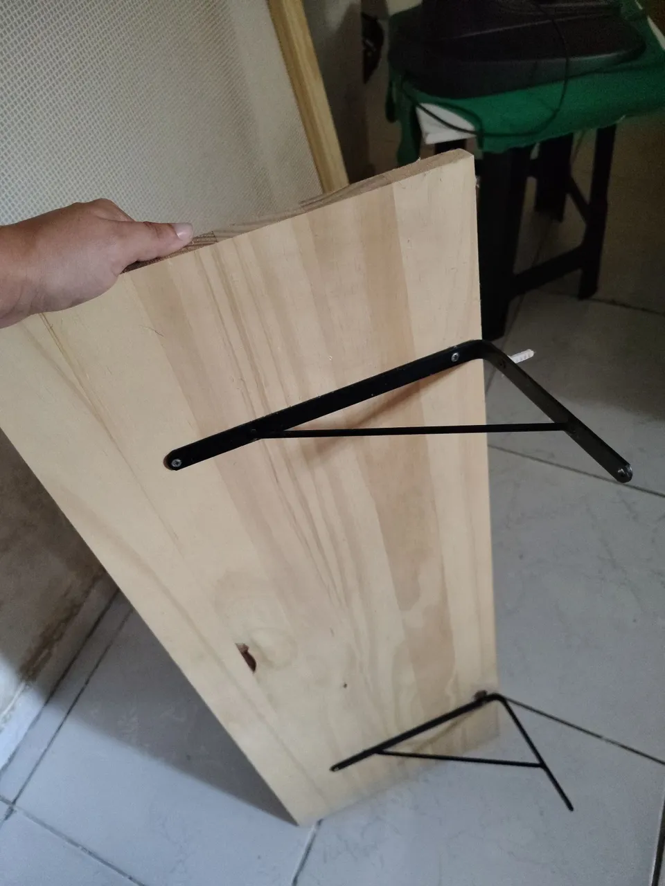 Prateleira com suporte retrátil