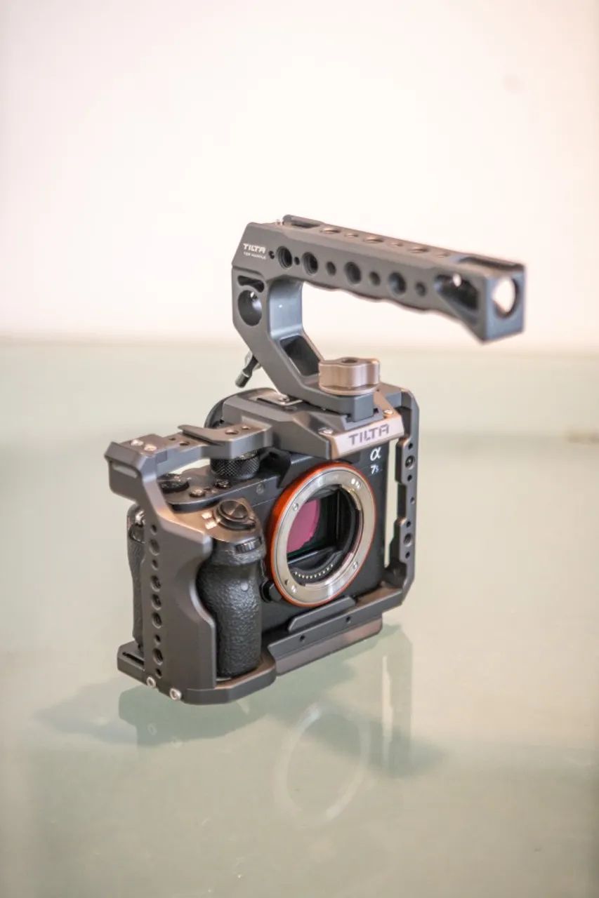 Sony A7s ii + Case Tilta + 9 Baterias e 3 carregadores - Câmera Mirorless - Foto 5