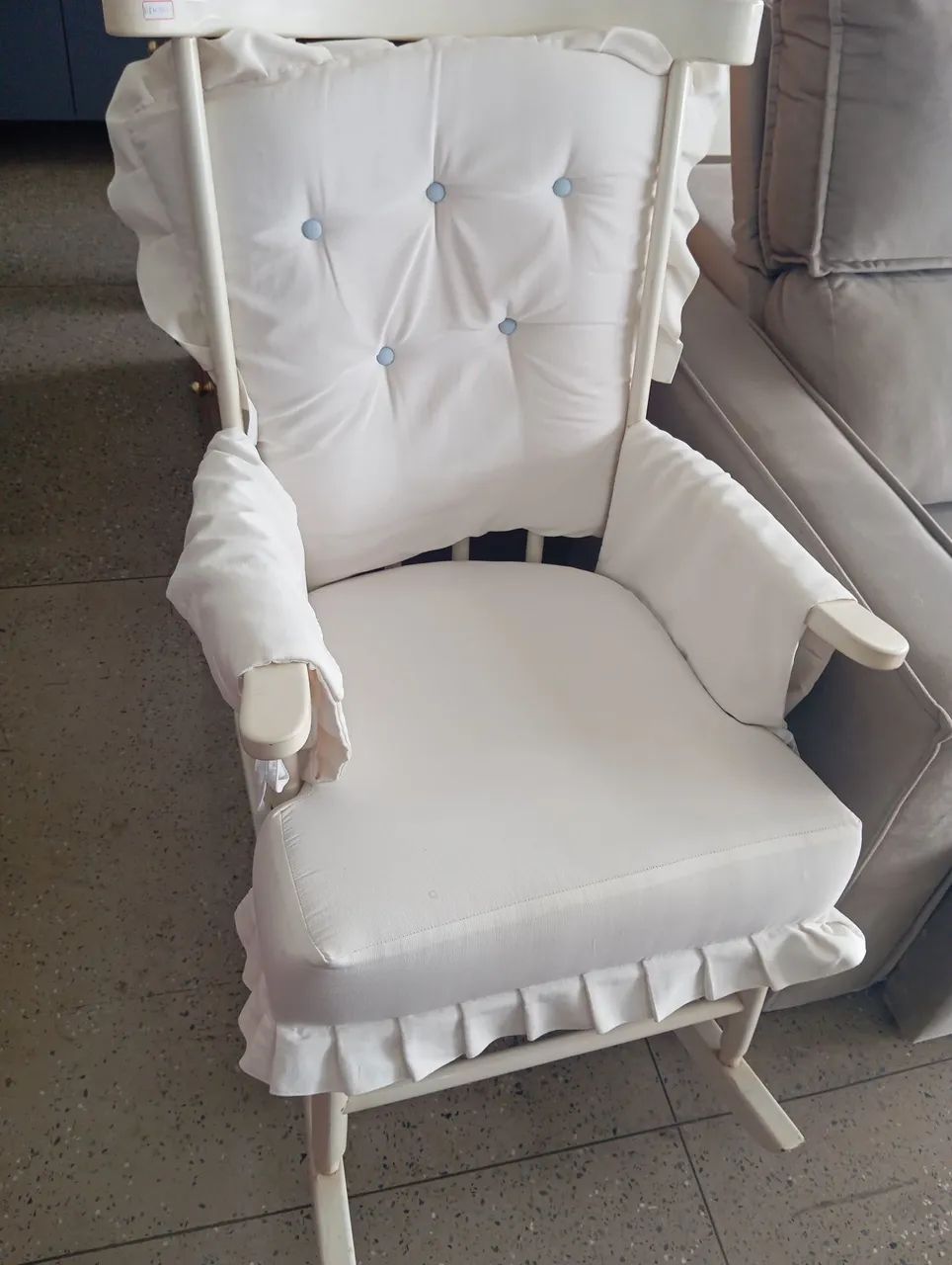 Poltrona de balanço branca para bebê - Foto 3