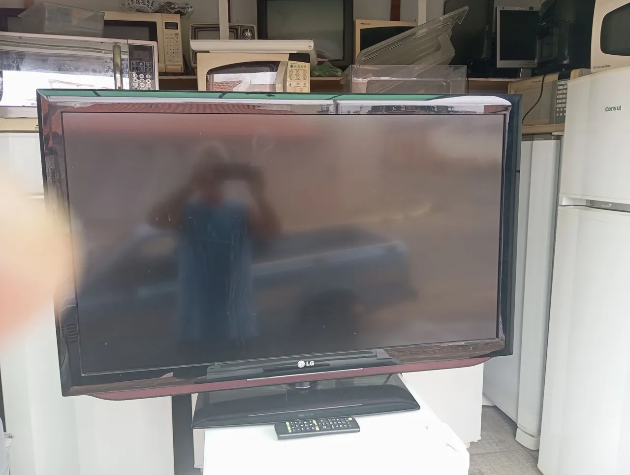 Tv. LG. Bem conservada. 42 polegadas