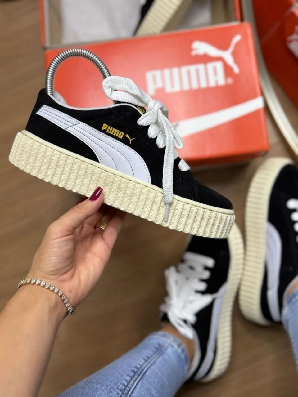 Tênis Puma Palermocom Detalhes Brancos