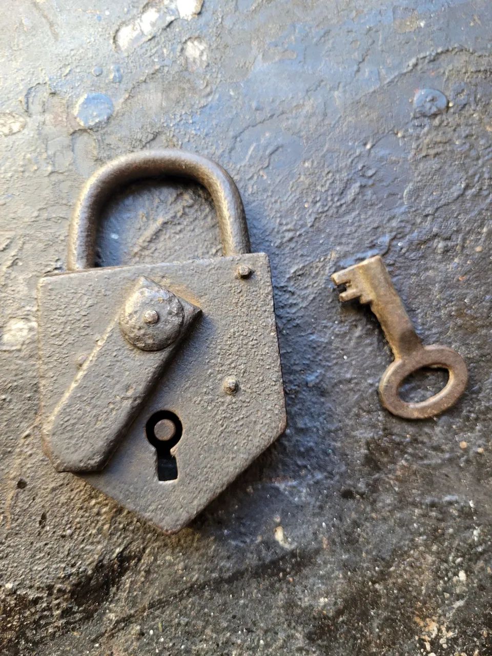 Cadeado muito antigo: - Foto 4