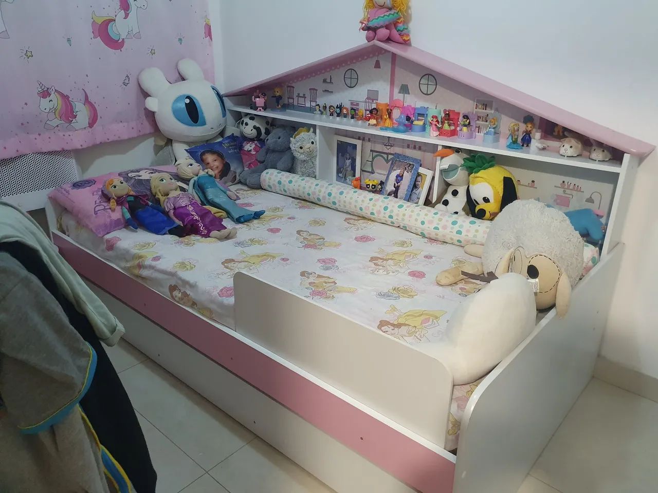 Cama Infantil com prateleira para brinquedos  - Foto 4