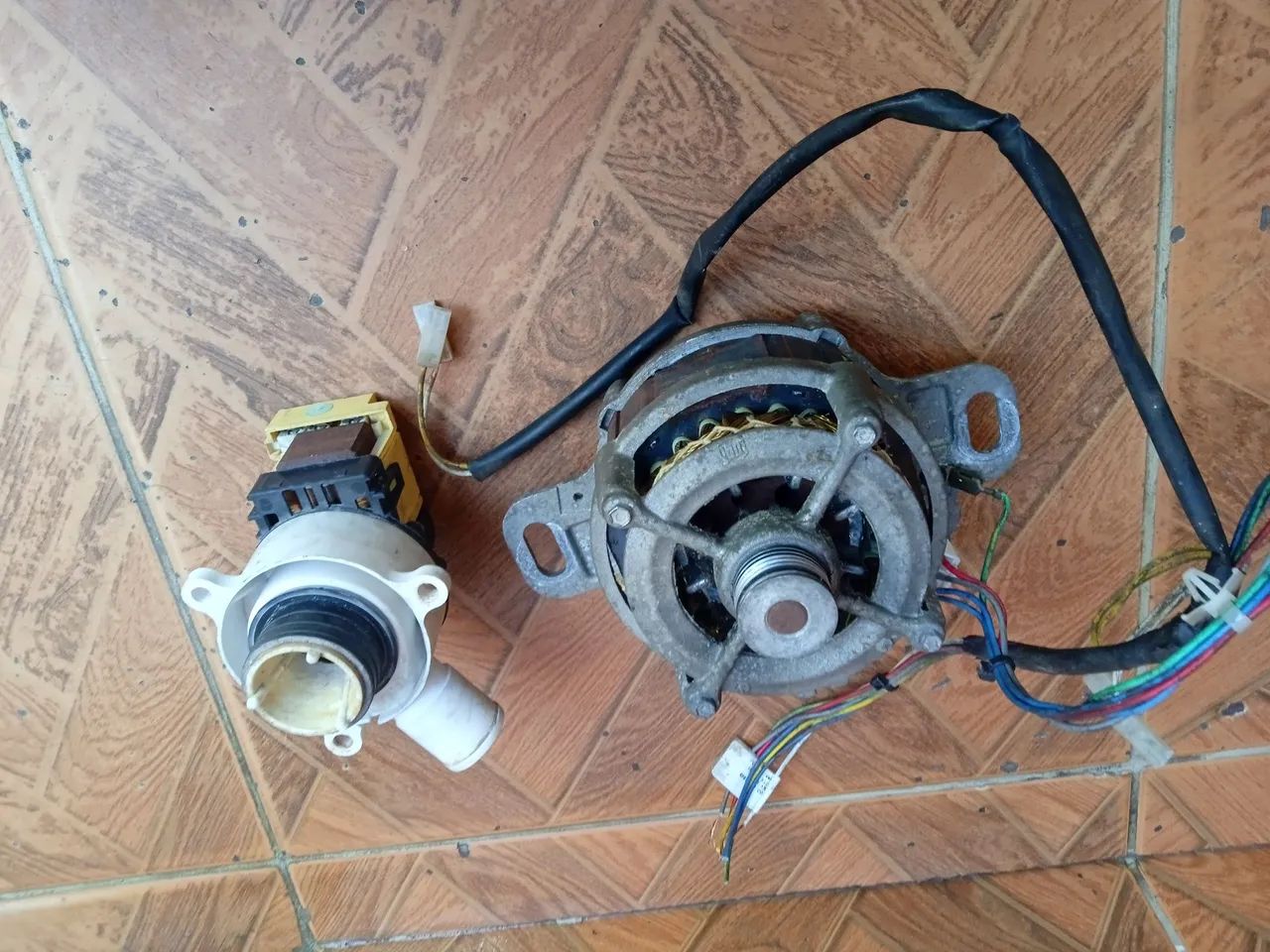 Motores e Bomba de Máquina de Lavar - Foto 6