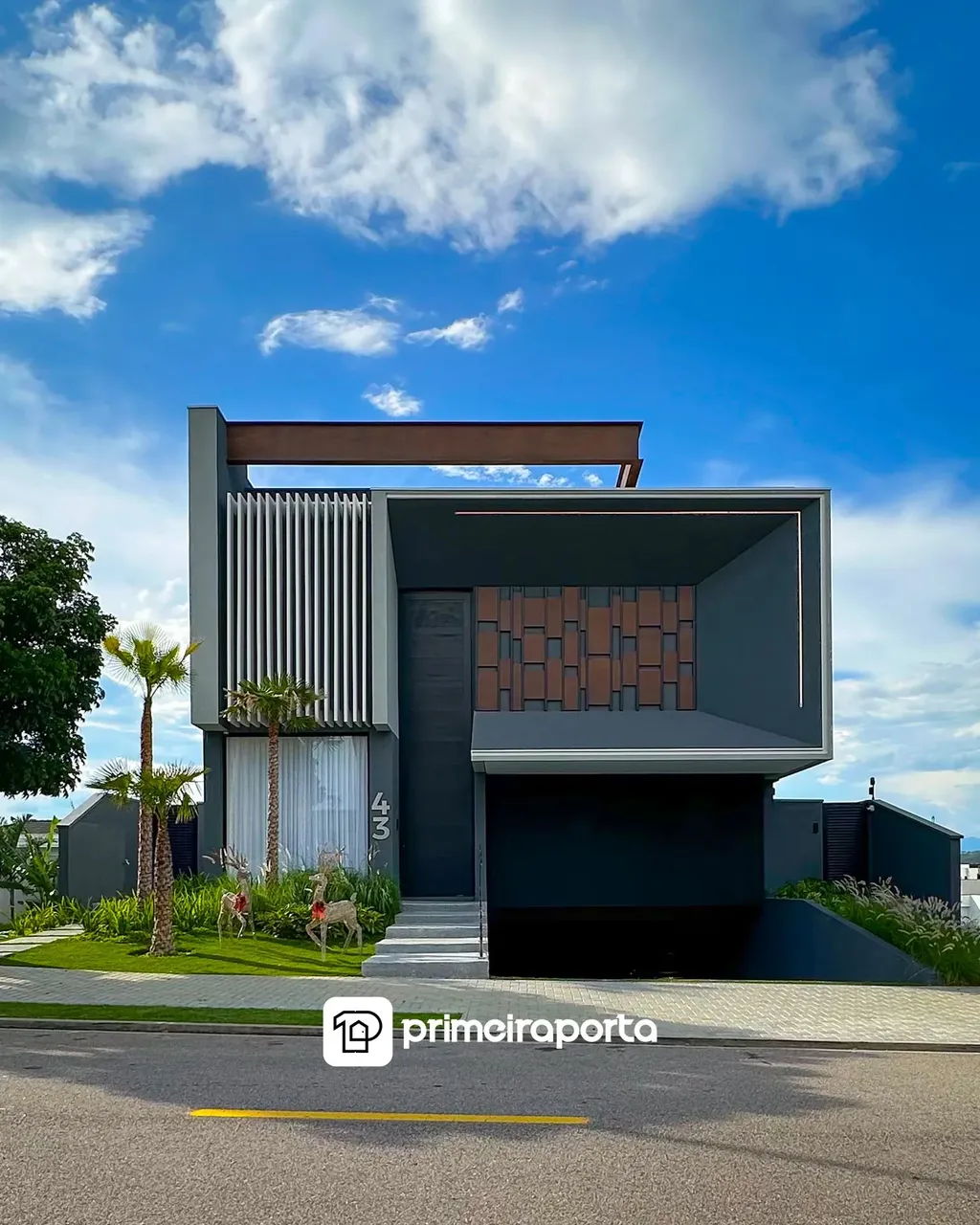 SOBRADO DE LUXO NO CONDOMÍNIO ALPHAVILLE II, SÃO JOSÉ DOS CAMPOS, PORTEIRA FECHADA E ACEIT