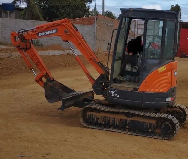 VENDO MINI ESCAVADEIRA DOOSAN 27Xz - Foto 3