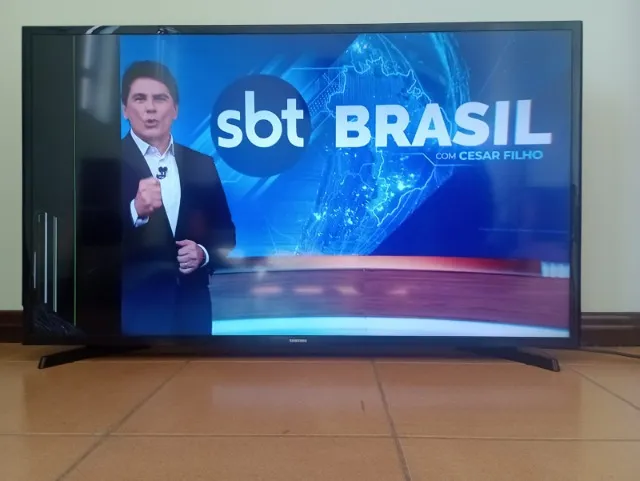 Vendo TV Smart LED Samsung 43' (COM AVARIA)