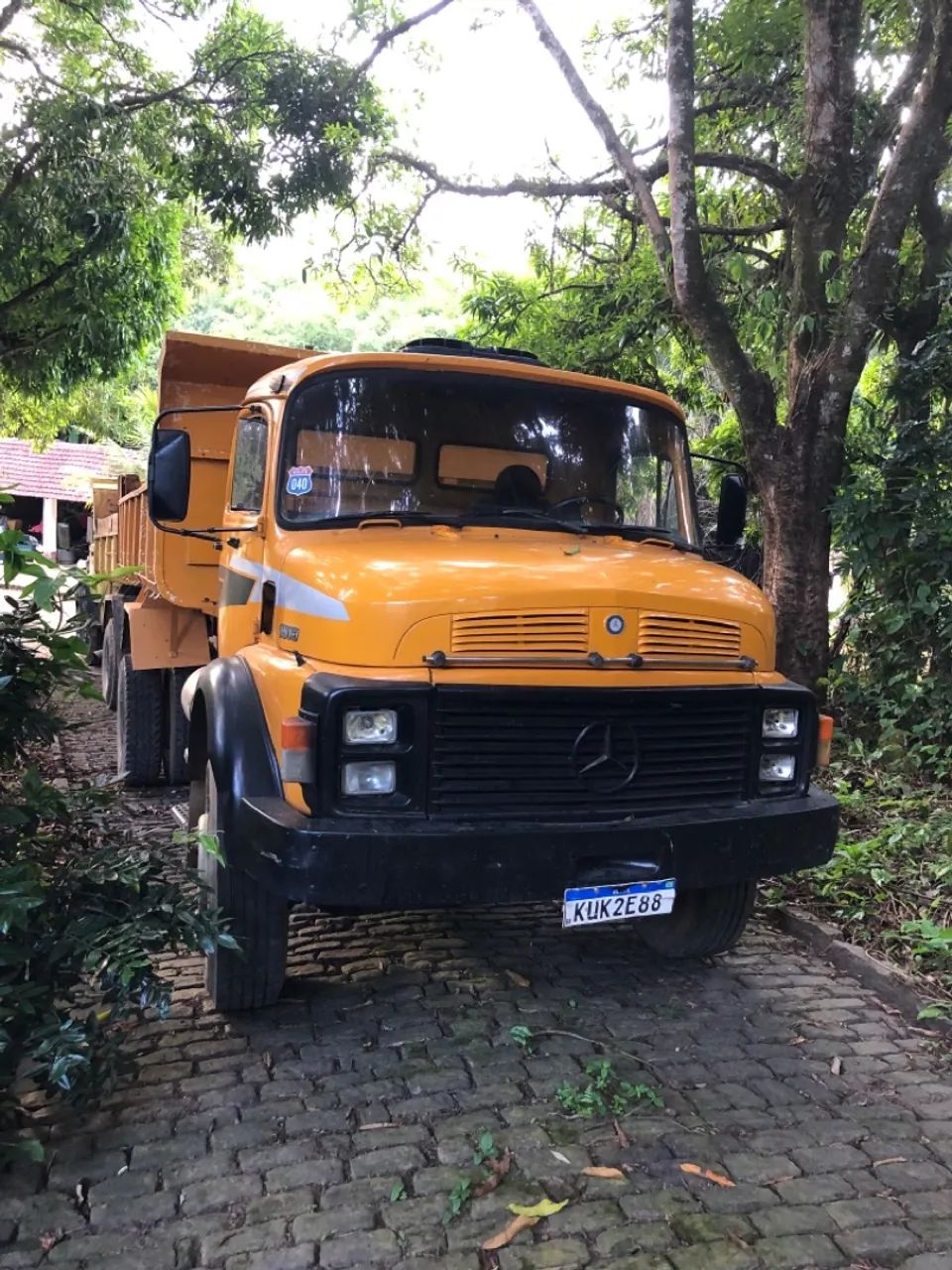 Caminhão Mercedes 1513 caçamba 