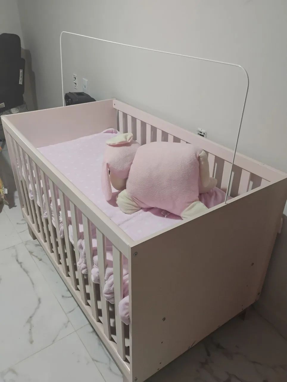 Berço que vira cama, cor rosa + colchão. - Foto 2