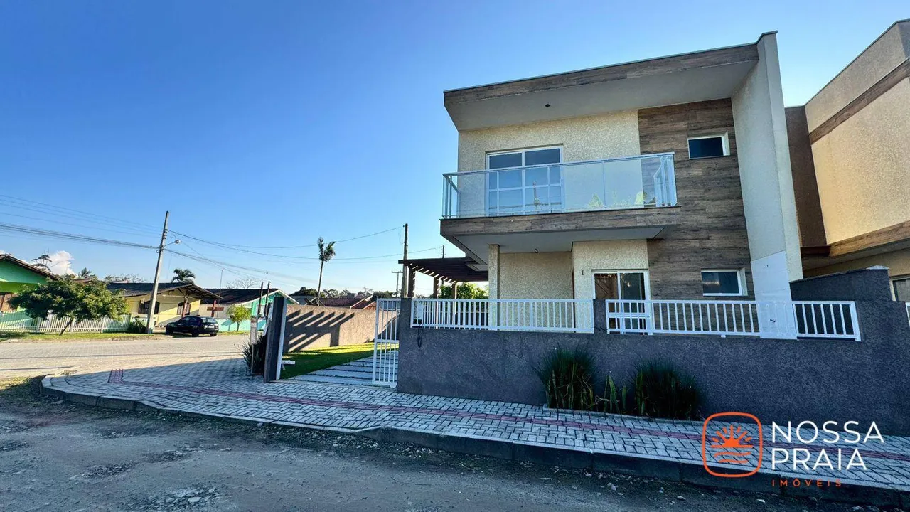 Sobrado com 3 dormitórios à venda, 93 m² por R$ 640.000,00 - Cambiju - Itapoá/SC