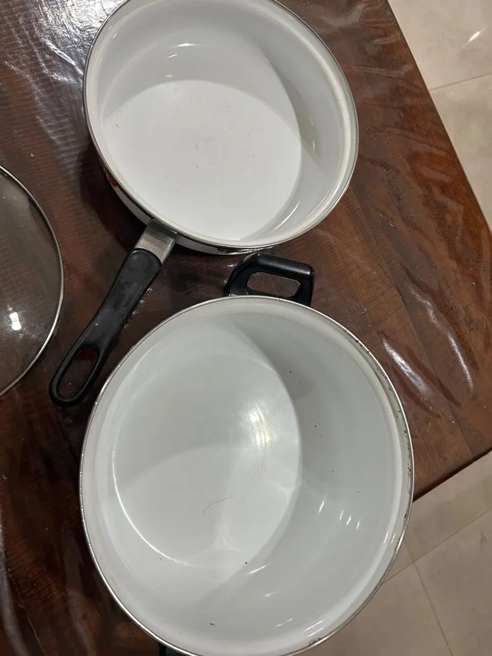 80,00 Conjunto de 02 Panelas em Agata com Desenho de Frutas. Pouco usadas  - Foto 3