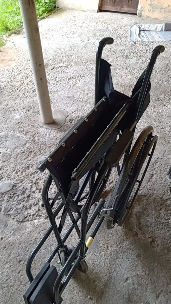 Cadeira de rodas e cadeira higiênica 