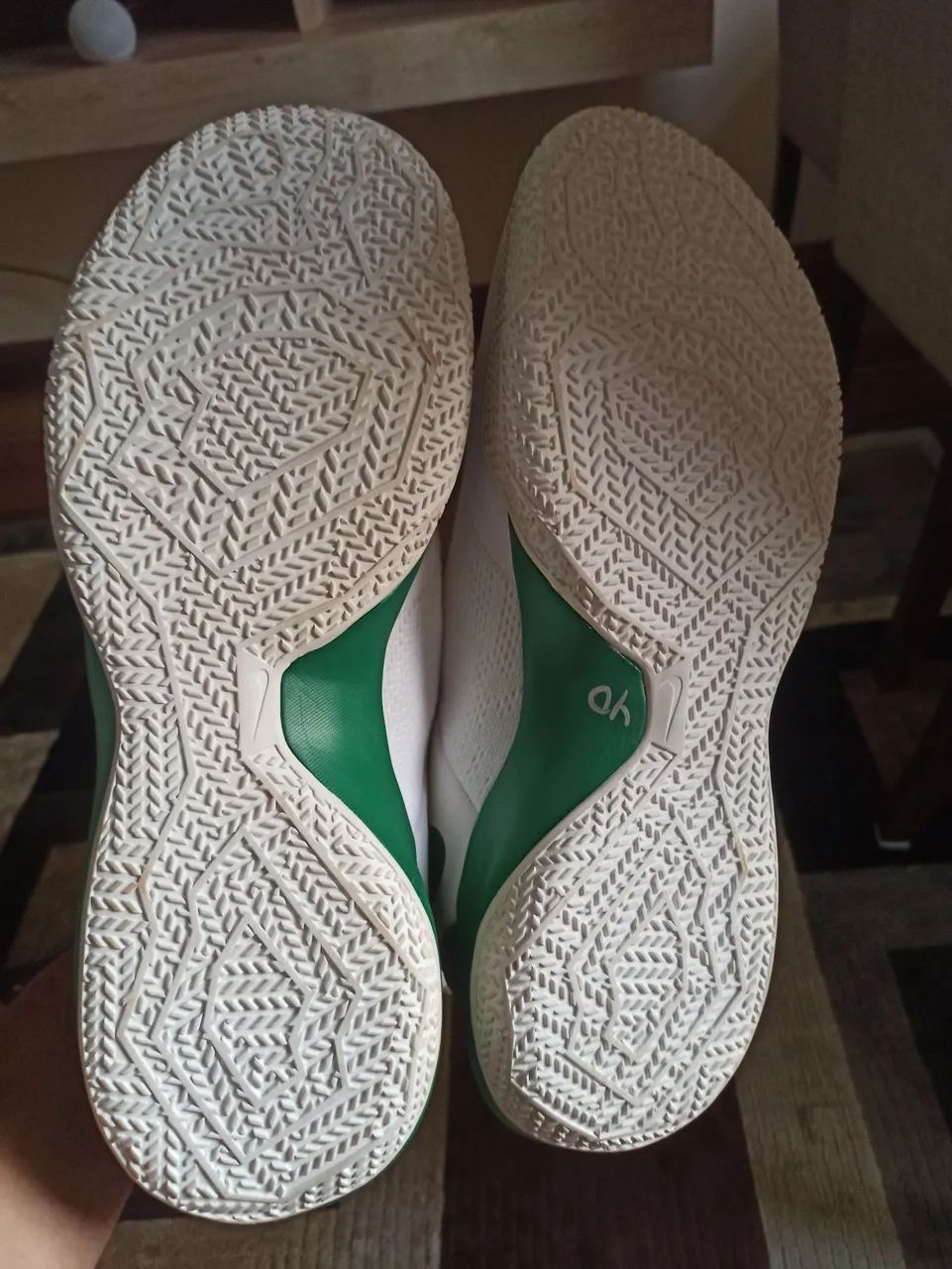 Tênis Nike Branco Com Detalhes em Verde - Foto 2