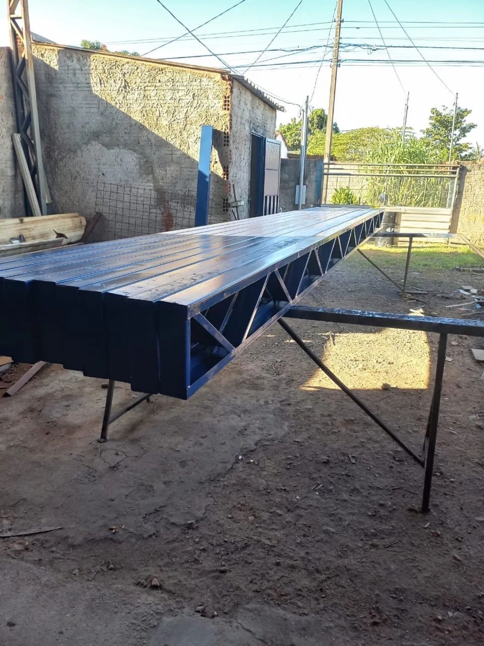 10 colunas treliçada de 25 por 6 metros de comprimento