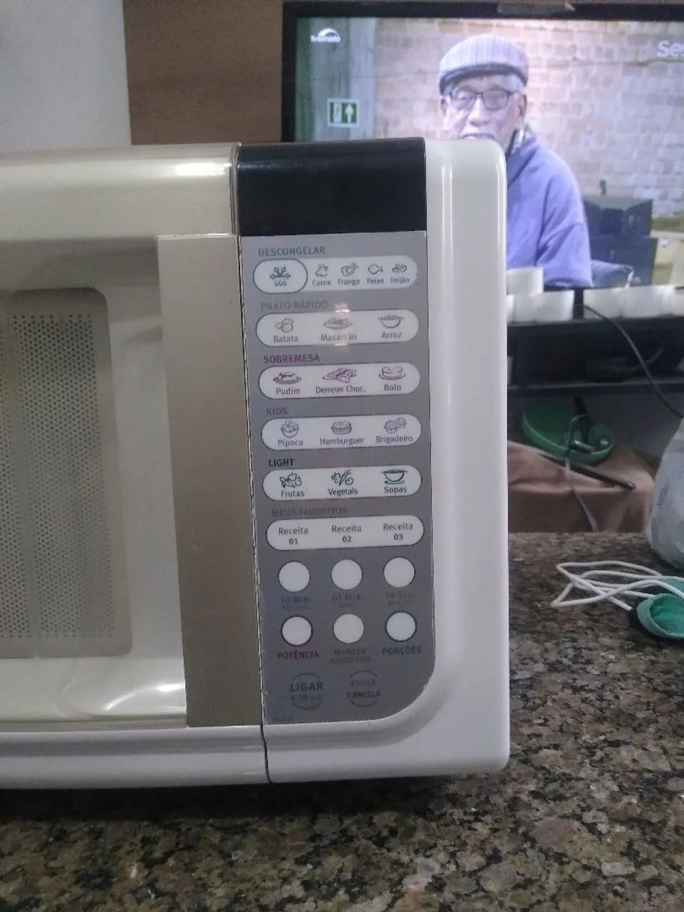 Microondas Eletrolux 23 litros, garantia de 3 meses  - Foto 2