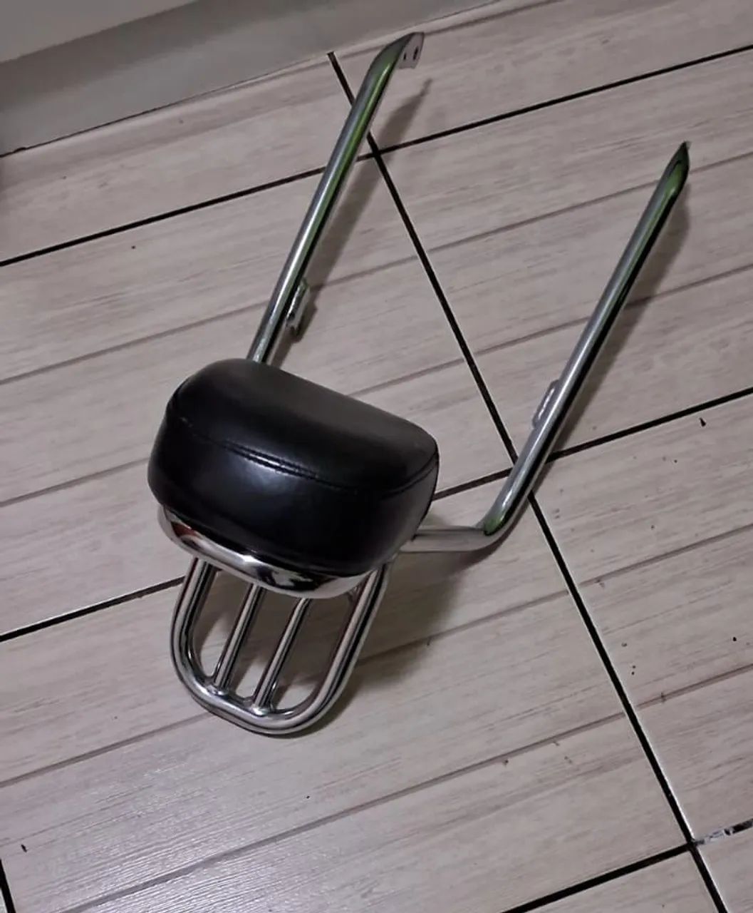 Sissy Bar com Encosto e Bagageiro para Motos - Foto 3