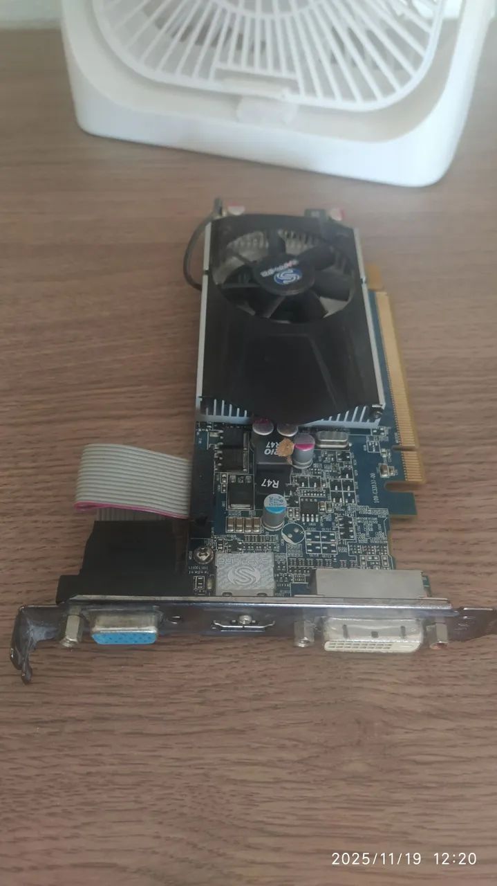 Placa video Radeon HD 6570  2 GB  - Foto 3
