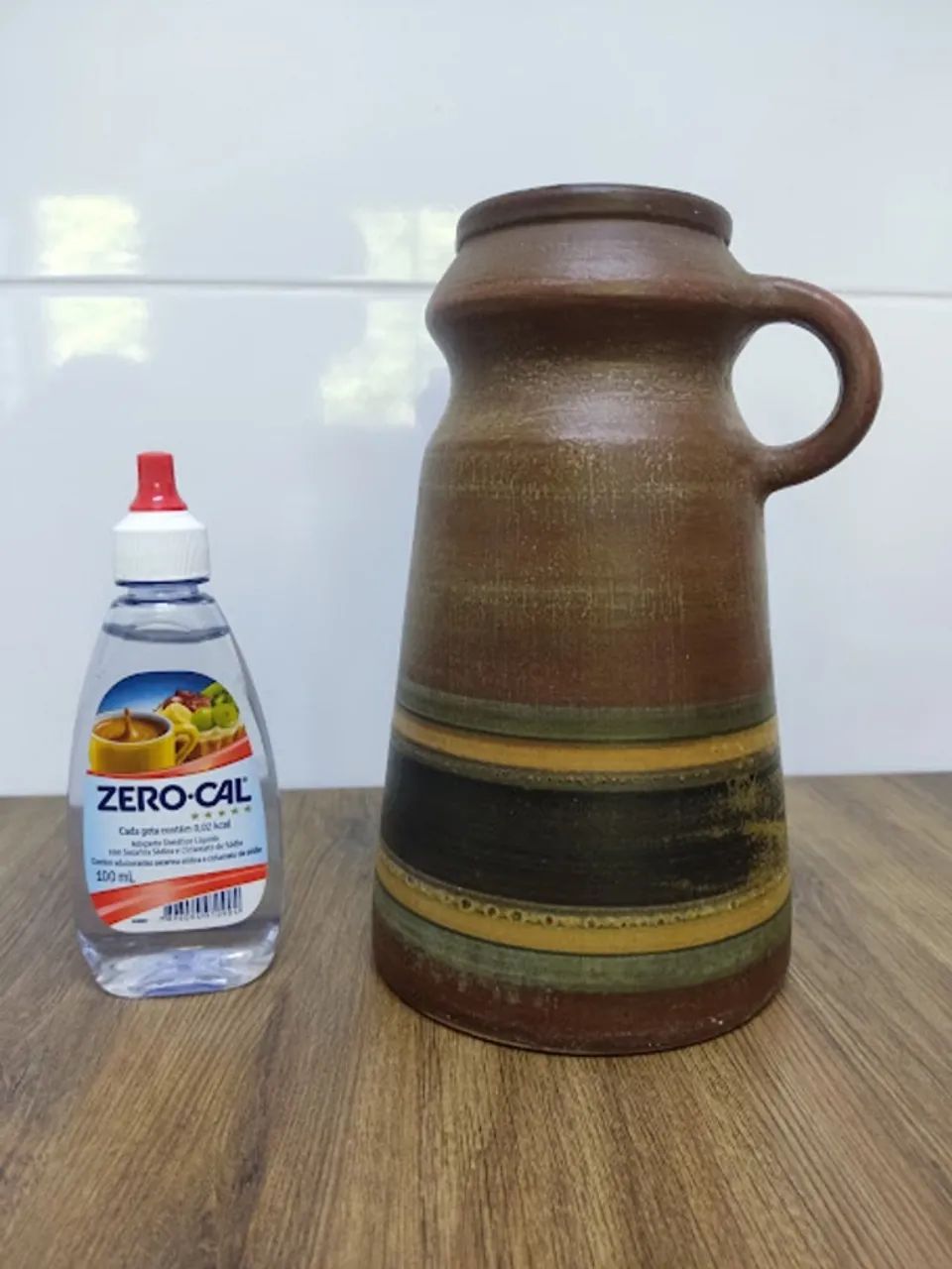 Vaso Rustico Em Cerâmica Em Formato De Jarro Com Listras  - Foto 2
