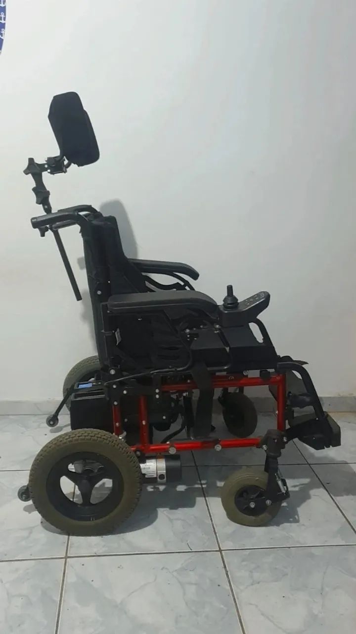 Cadeira Motorizada Freedom seminova - Foto 2