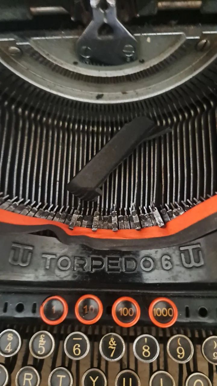 Máquina de escrever antiga - Foto 3