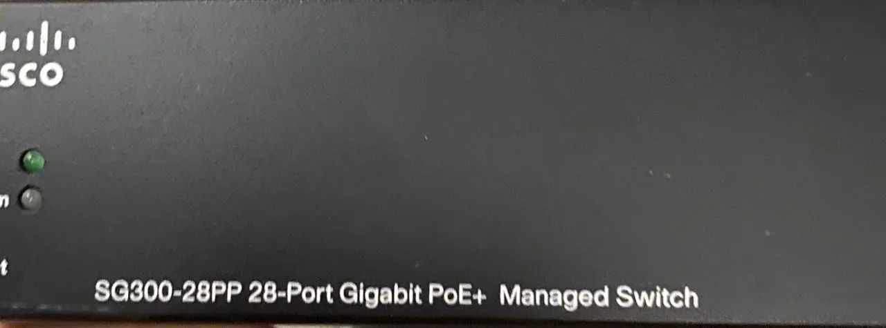 Imperdivel Switch cisco 28 pp 300 com gabinete - Foto 4